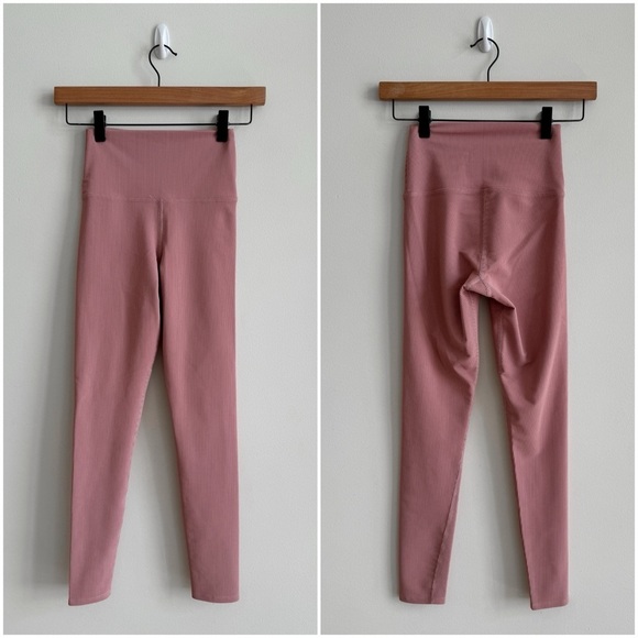 BEACH RIOT • Ayla Leggings in Dusty Rose - Picture 2 of 11